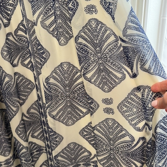 Vince Camuto Halter Style Pattern Maxi Blue and Ivory Dress any Occasion sz.6 - Picture 3 of 13